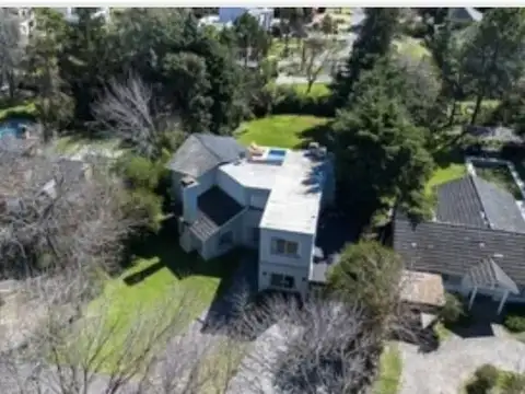 Casa en Venta con 2 cocheras