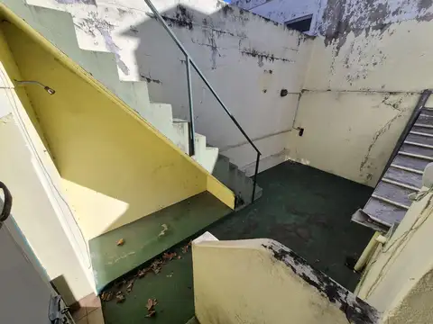 Casa 6 ambientes con 2 baños