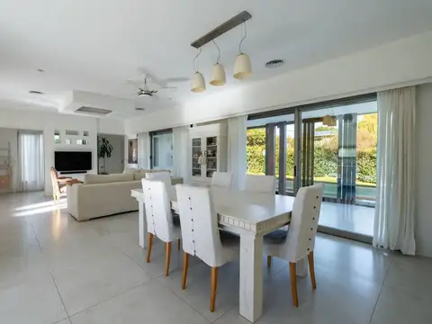 CASA EN VENTA CAMPOS DE ESTHER 3 DORMITORIOS