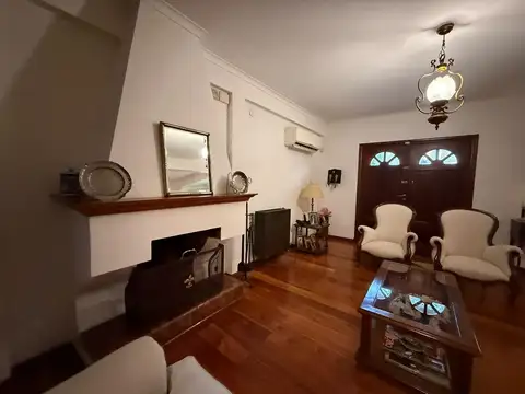 Casa 6 ambientes con 2 baños