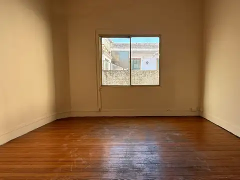 Departamento de 3 Ambientes con patio Balvanera