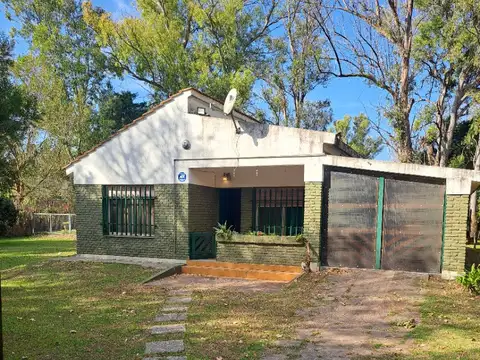 Casa de 3 Dormitorios, 3 Cocheras, Pileta y 1200m² de Terreno