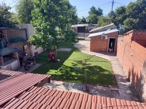 Casa 6 ambientes con 2 baños