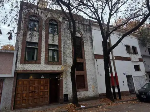 VENTA CASA BARRIO PARQUE - 7 AMBIENTES