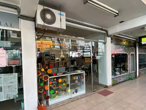 VENTA DE DOS LOCALES SOBRE ALSINA, RAMOS MEJIA CENTRO, 18M2, OPORTUNIDAD