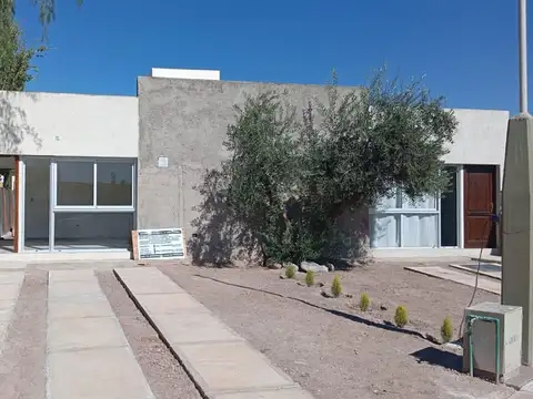 VENTA CASA ESTRENAR 2 DORMITORIOS MAIPU B° PRIVADO