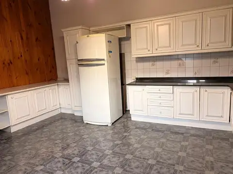 CASA EN VENTA 9 AMBIENTES CON QUINCHO Y PARRILLA