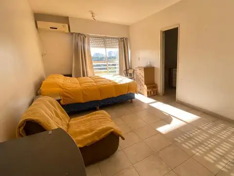 ALQUILER Departamento Monoambiente, al frente