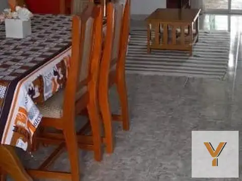 Casa en venta - 3 Dormitorios 1 Baño - Baradero