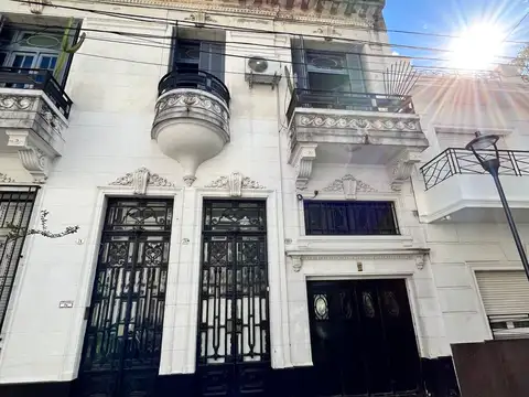 Magnifico PH tipo casa de 232 metros totales con terraza propia.