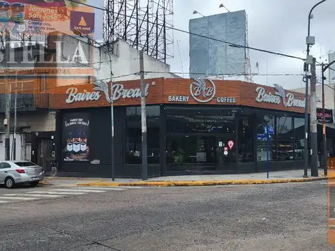 Local Comercial 257 m² en Esquina S/ Avenida - Lomas Del Mirador
