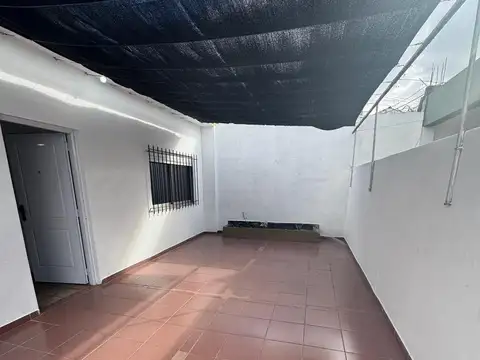 Depto Tipo Casa en Alquiler con 1 cocheras