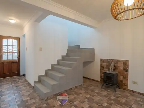 Casa 4 ambientes con 2 baños