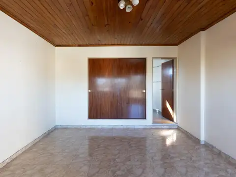 Casa en Alquiler con 2 cocheras