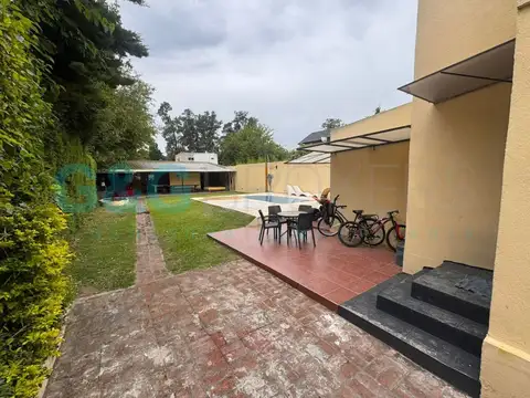 Casa 6 ambientes con 3 baños
