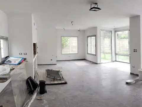 Casa venta 3 dormitorios 4 baños 720mts2 totales - Villa Elisa