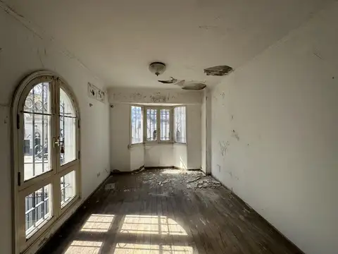 Casa 13 ambientes con 4 baños