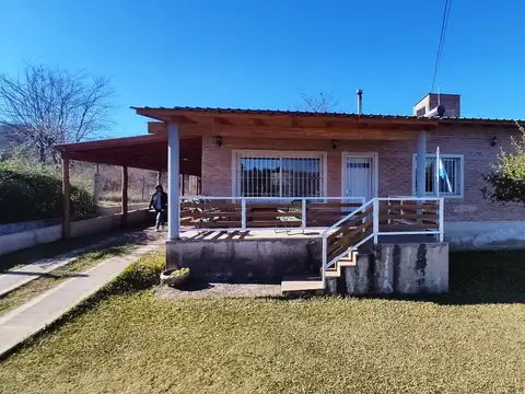 Casa 5 ambientes con 2 baños