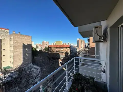 Departamento en Alquiler en Abasto, $ 350.000