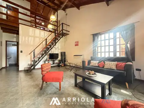 Casa en Venta con 2 cocheras