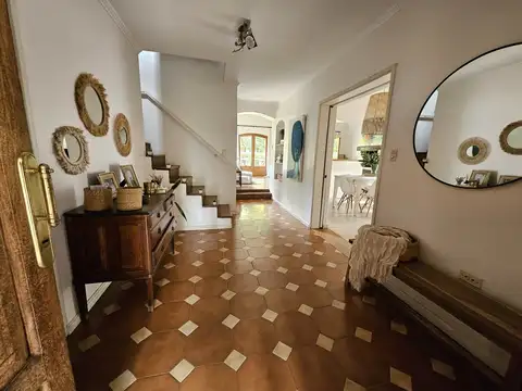Casa 6 ambientes con 3 baños
