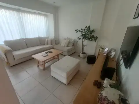 Piso de 3 ambientes - a la calle - San Luis 2000