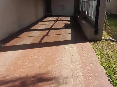 EN VENTA EXCELENTE CASA 