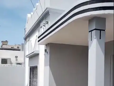 Casa 3 ambientes con garage en Berazategui centro - ALQUILER