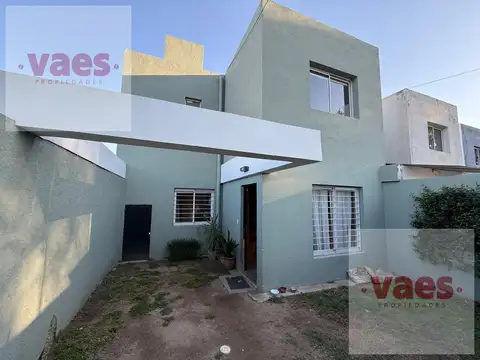 VENTA LA CALERA - CASA 2 DORMITORIOS - PILETA