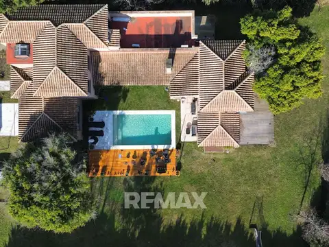 VENTA CASA 5 AMB  PILETA SANTA CATALINA VILLANUEVA