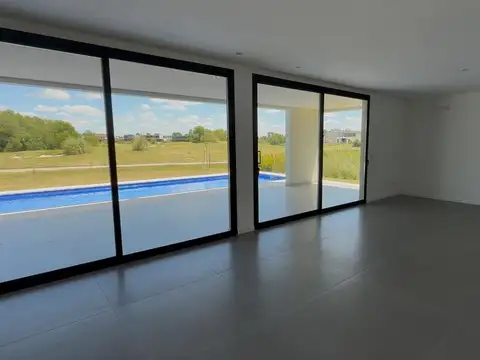 Casa 7 ambientes con 5 baños