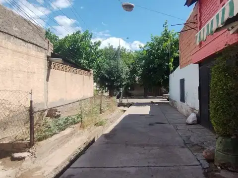 VENTA CASA 2 DOR. COCHERA GODOY CRUZ