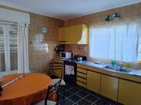 Casa en Alquiler en Castelar Sur, $ 1.350.000