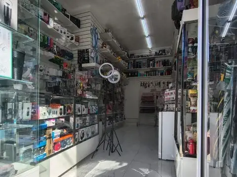 LOCAL COMERCIAL SOBRE AVENIDA  SIN EXPENSAS CON RENTA 7%