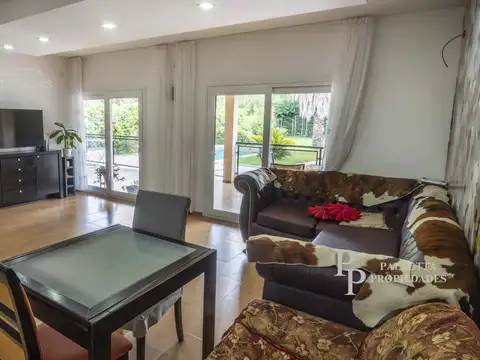 Casa en Venta con 3 cocheras