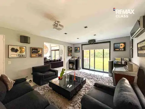 Casa en Venta con 2 cocheras