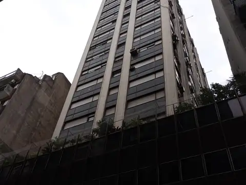 2 Ambientes piso 13 con cochera en edificio de categoría. Super luminoso.