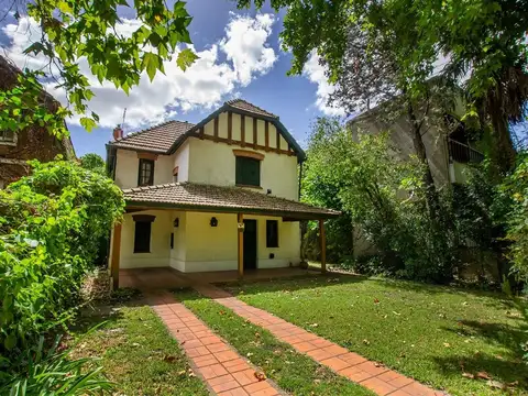 CHALET INGLES EN VENTA EN ADROGUE DE CATEGORIA