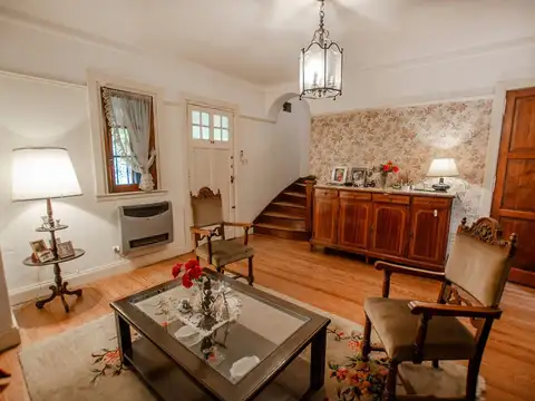 CHALET INGLES EN VENTA EN ADROGUE DE CATEGORIA