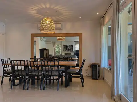 Casa 7 ambientes con 4 baños