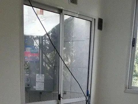 Excelente 2 ambientes a estrenar al frente  ,no paga abl  ,Muy luminoso