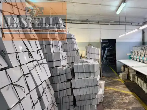 Galpón 872 m² en 2 Plantas - Lomas del Mirador