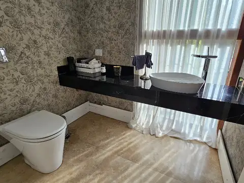 Casa en Venta con 4 cocheras