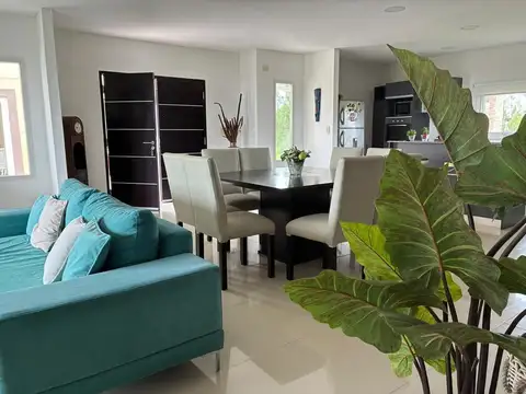 Casa en Venta en San Miguel del Monte, USD 240.000