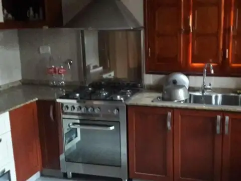 Casa en Venta en Capitan Bermudez, USD 380.000