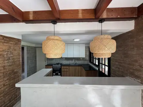 Casa 5 ambientes con 3 baños