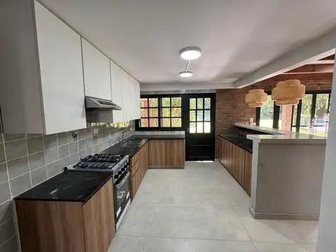 Casa en Venta con 6 cocheras