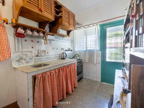 Casa 4 ambientes con 2 baños