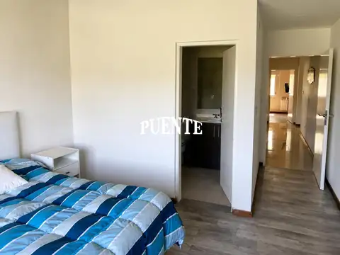 Casa en Alquiler con 1 cochera