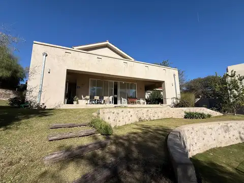 VENTA CASA 4 DORMITORIOS LA RUFINA APTA CREDITO